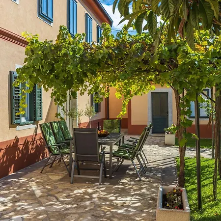 Ferienhaus Lukata By Interhome Drivenik
