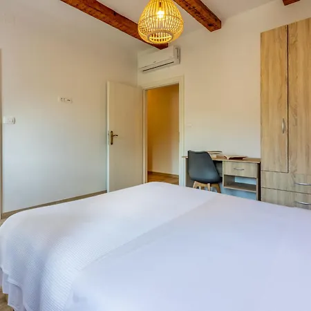 Lukata By Interhome Case de vacanță Drivenik