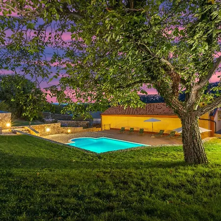 Vakantiehuis Lukata By Interhome Drivenik