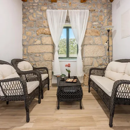 Lukata By Interhome * Drivenik