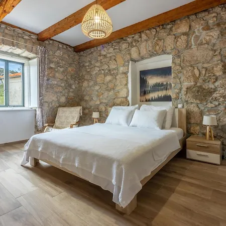 Lukata By Interhome Case de vacanță