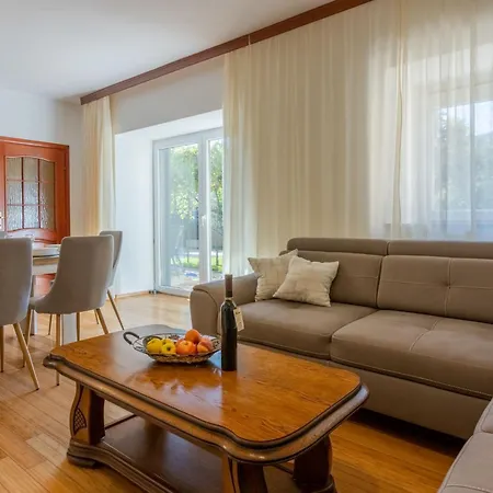 Lukata By Interhome Case de vacanță