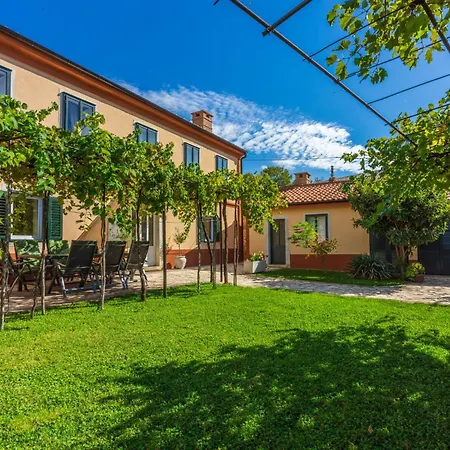 Lukata By Interhome Vakantiehuis Drivenik