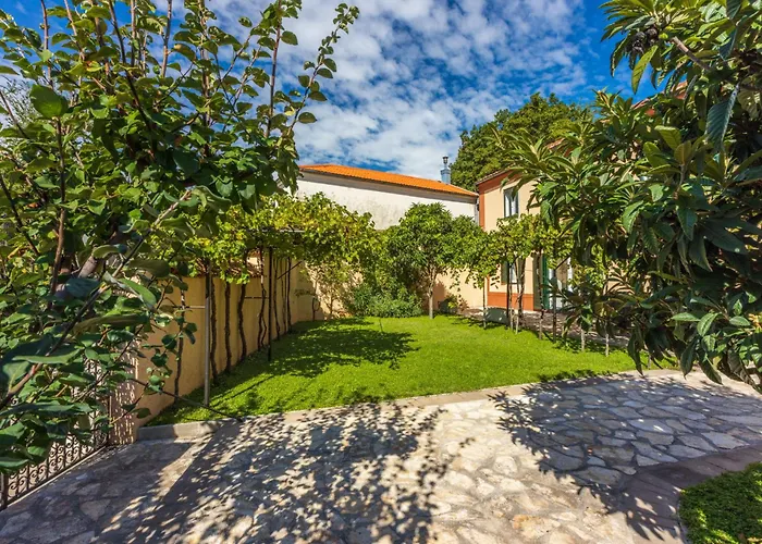Lukata By Interhome בית נופש Drivenik